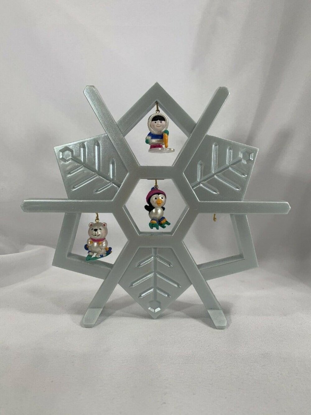 Avon Wee Winter Friends Display Snowflake Mini Ornaments